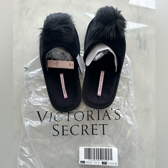 NWT Victoria’s Secret Black Velour Pom Pom Slippers - Picture 5 of 6